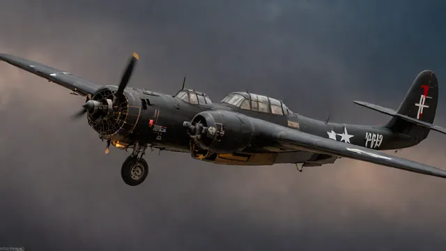 Caza nocturno Northrop P-61 de la Segunda Guerra Mundial volando entre nubes nocturnas iluminadas por la luna.